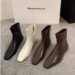 香港粗跟方头白色瘦瘦短靴女靴子2025年新款冬季小裸靴咖色马丁靴