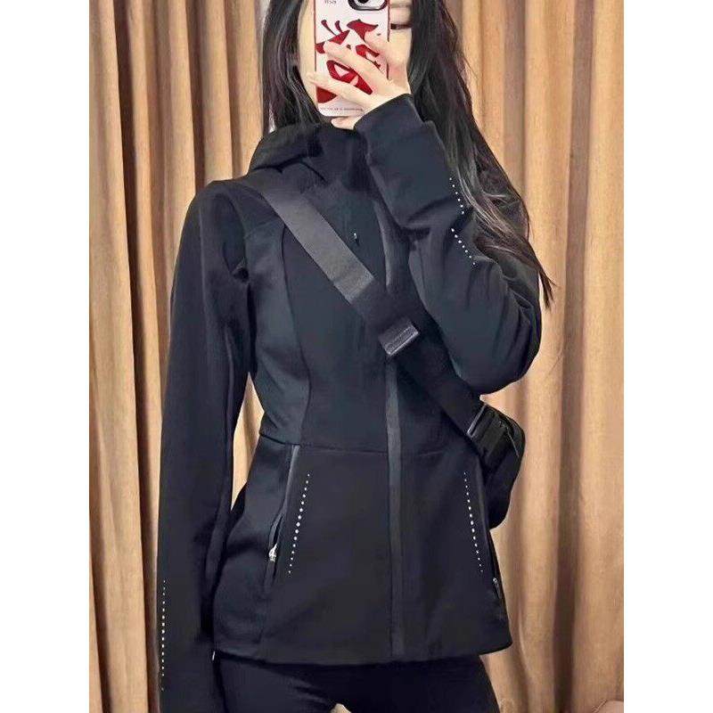 2025春秋季女款修身弹力冲锋衣骑行薄款瑜伽服料收腰运动夹克外套,女装/女士精品,常规大码外套,淘宝优惠券,粉丝福利购,淘宝优惠卷