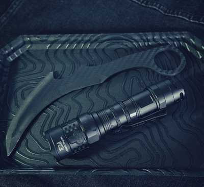 【生来兵骨】奈特科尔P20iX 多功能一键爆闪强光战术可充电防身