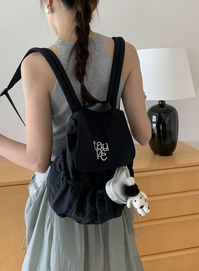 Unique Blue 刺绣字母2025抽绳翻盖双肩背包尼龙帆布大学生书包