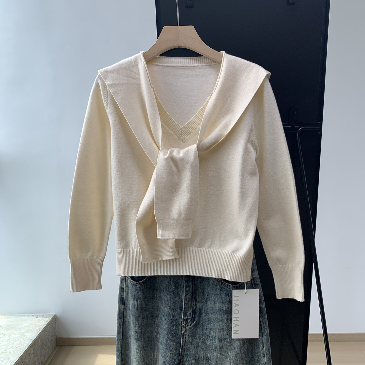 气质杏色一字肩上衣女春季复古长袖短款披肩飘带毛衣针织衫