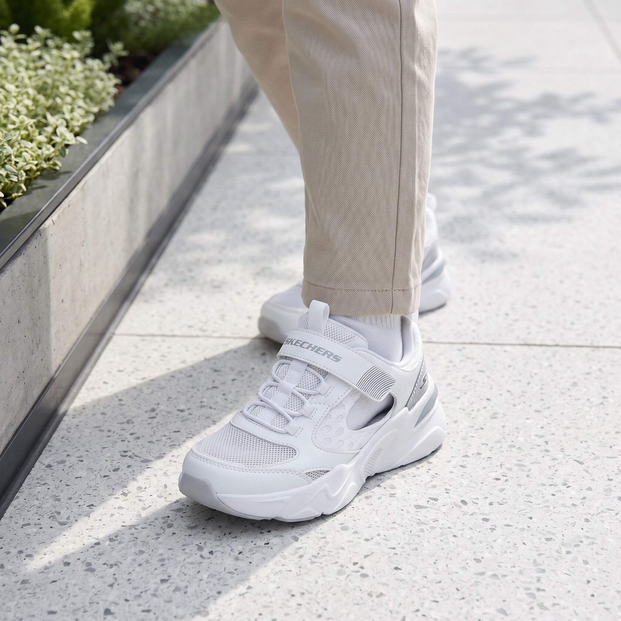 Skechers斯凯奇夏季透气休闲凉鞋男童潮流撞色镂空熊猫鞋405257L