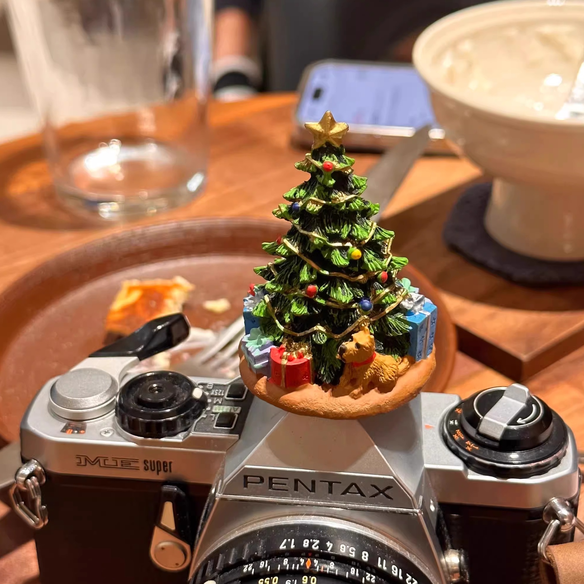 狗狗猫咪圣诞树雪屋摆件