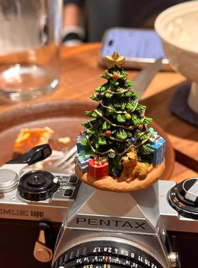 狗狗猫咪圣诞树雪屋摆件