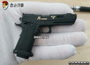 合金帝国疾速追杀4 TTI PIT VIPER 蝮蛇1:3手动抛壳版手枪钥匙扣