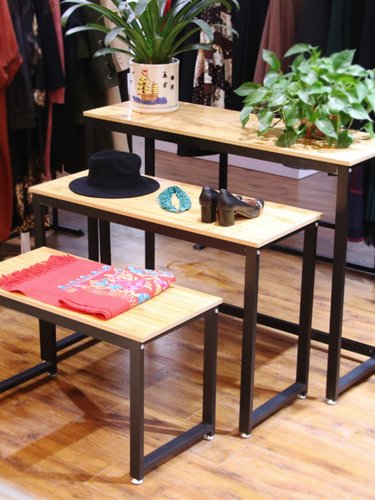 服装店直播带货展示台高低流水台