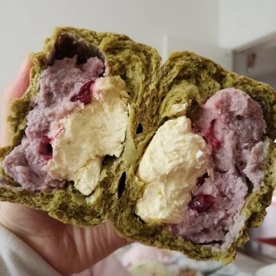 抹茶芋泥蔓越莓乳酪欧包