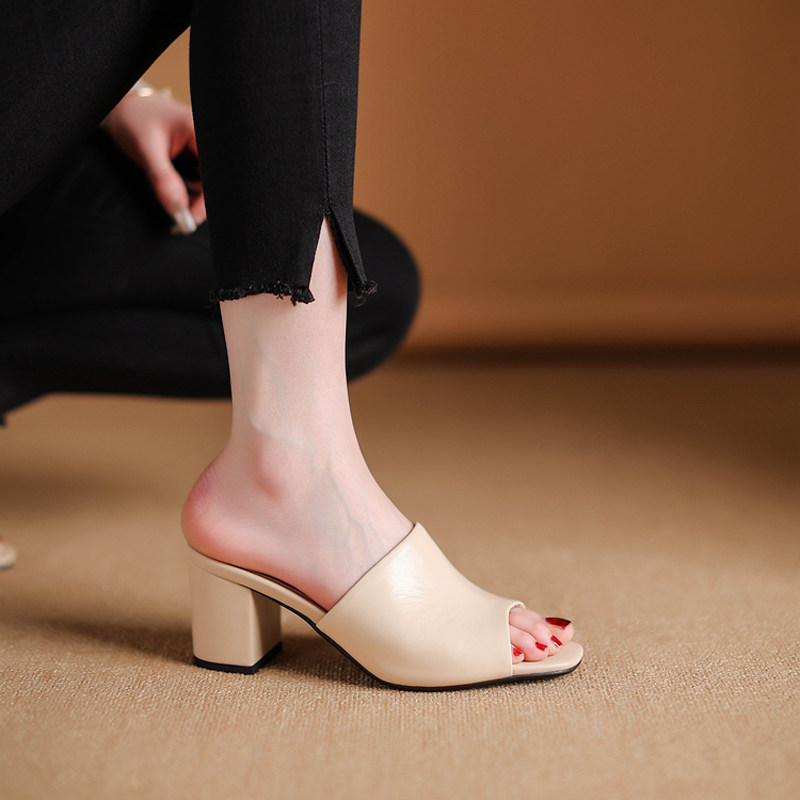 复古方头真皮粗跟女士拖鞋女外穿百搭简约大码高跟一字拖中年妈妈