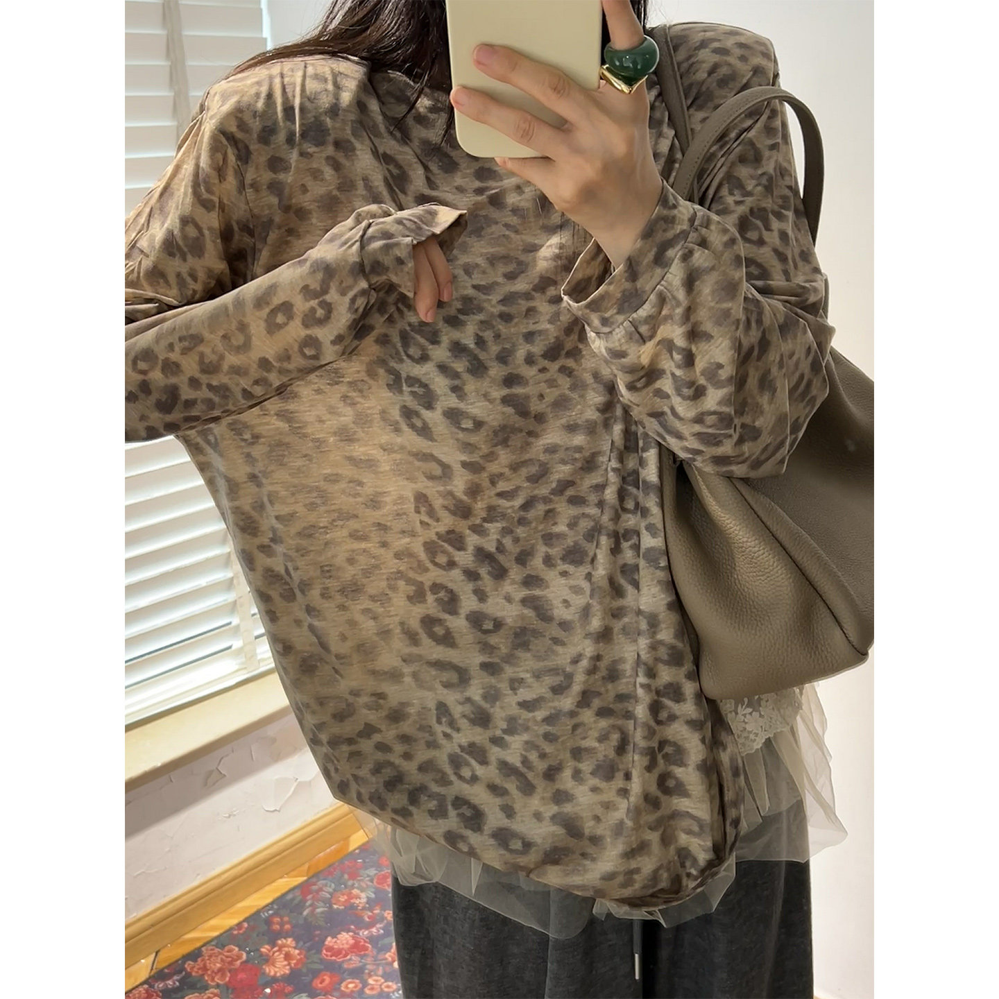 鬼鬼家正品韩代东大门 秋冬温油大豹纹含垫肩面料贼舒服长袖T恤图片