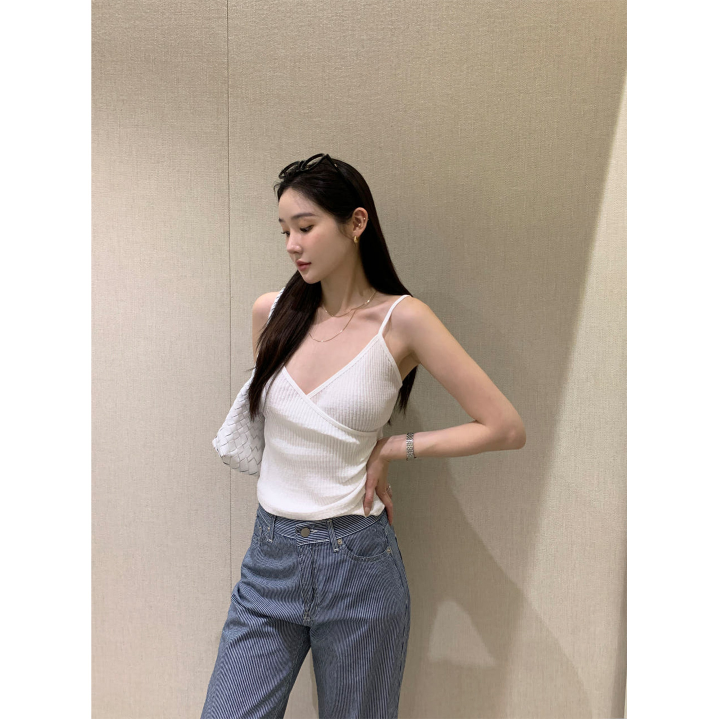 鬼鬼家正品韩代东大门 25夏清秀V领露肩褶皱细肩带吊带背心上衣女