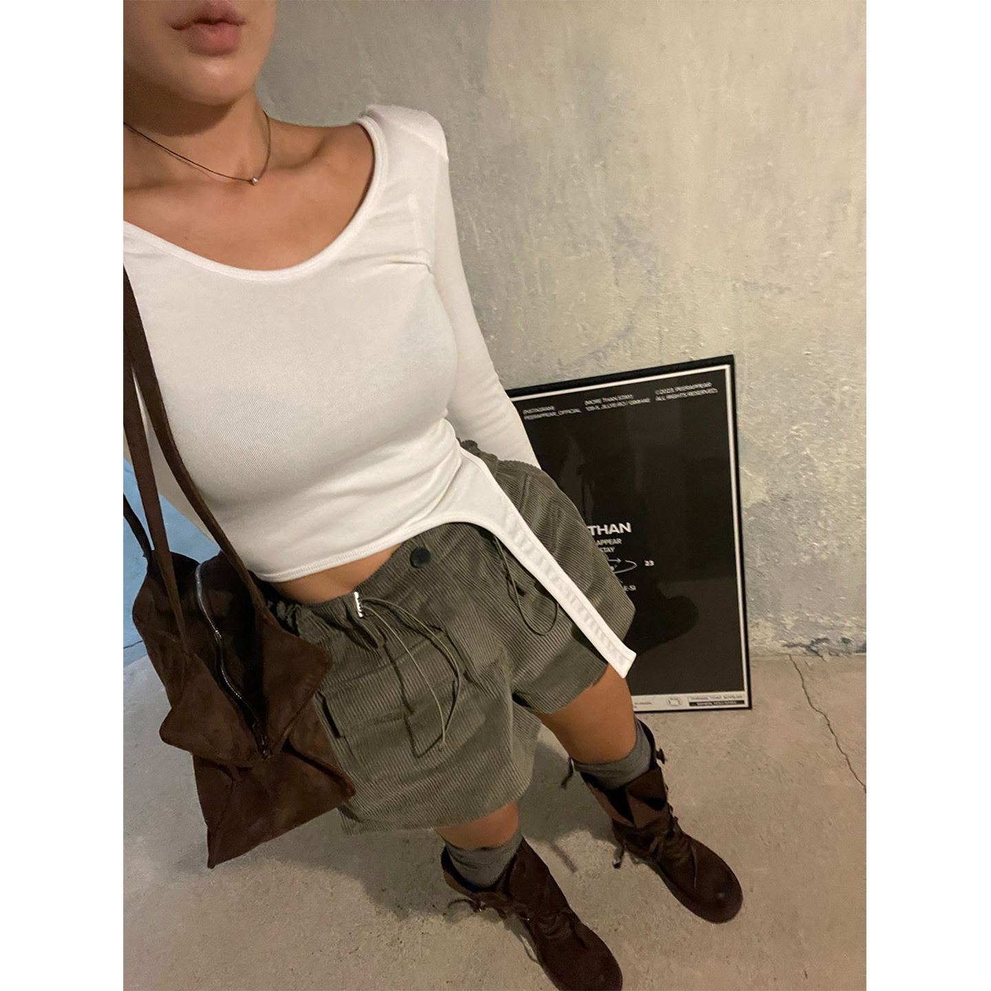 鬼鬼家正品韩代东大门秋冬 小众不规则修身大圆领带垫肩长袖T恤女