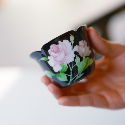 暗里着迷 景德镇重工手绘黑地多头玫瑰主人杯