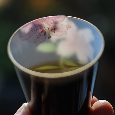 画瓷的武才人黑地粉百合薄胎杯