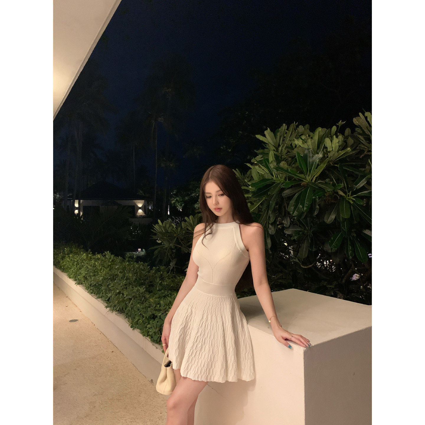 OKMASHOP 纯白之恋 挂脖针织连衣裙女春夏气质高级感修身收腰裙子