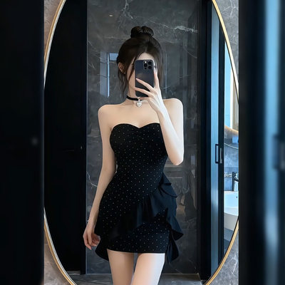 辣妹复古烫钻抹胸连衣裙