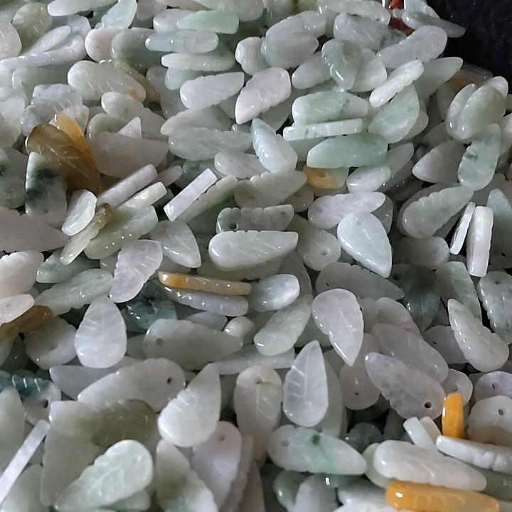 天然翡翠A货diy散珠饰品配件玉石三彩小树叶项链手链耳环玉散件