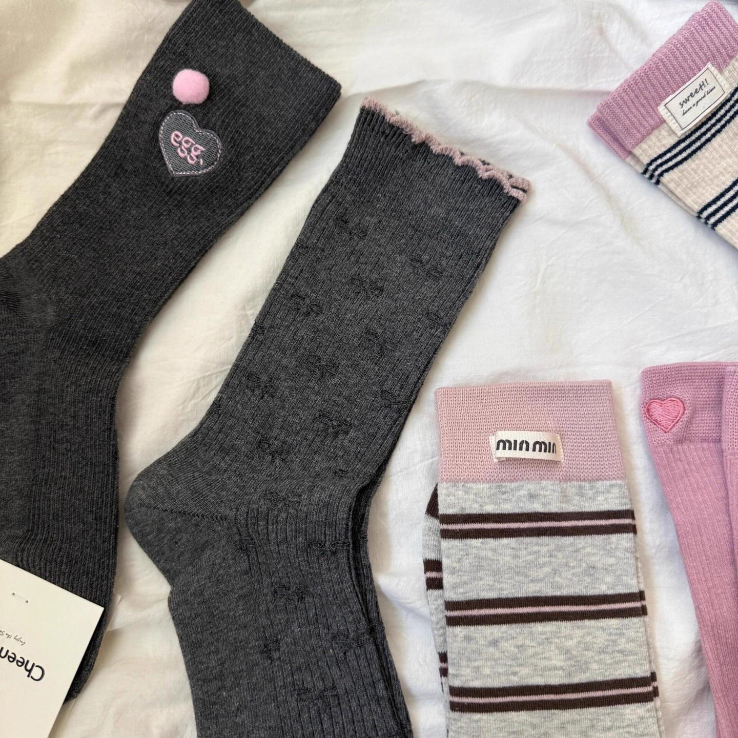 潮流条纹布标blackpink中筒袜