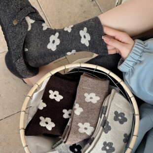 温柔包裹感2025冬季 小众复古立体感花朵图案黑色加厚中保暖筒袜DF