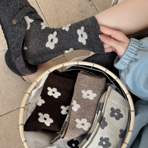 温柔包裹感2025冬季小众复古立体感花朵图案黑色加厚中保暖筒袜DF