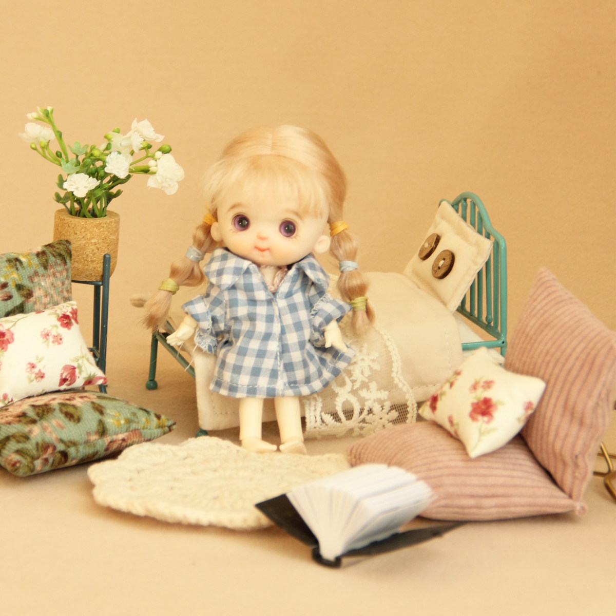 BJD娃娃场景道具迷你家具铁艺床带床品搭配摆件过家家玩具套装