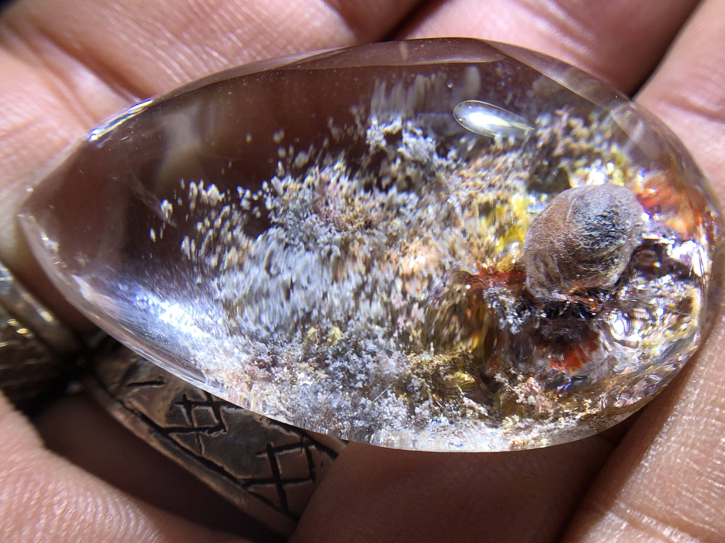 水晶包体之彩幽灵红黄胶花和负晶假象含铁矿物半空心包体,很神奇