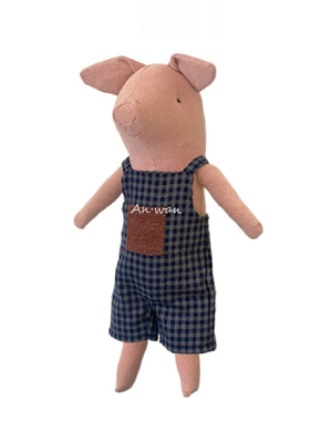安晚 小猪玩偶 2025新款婴儿安抚玩偶 穿衣服背带裤 可啃咬