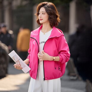官网女装夏易菲今年流行玫红色外套女春装2026新款宽松连帽风衣短