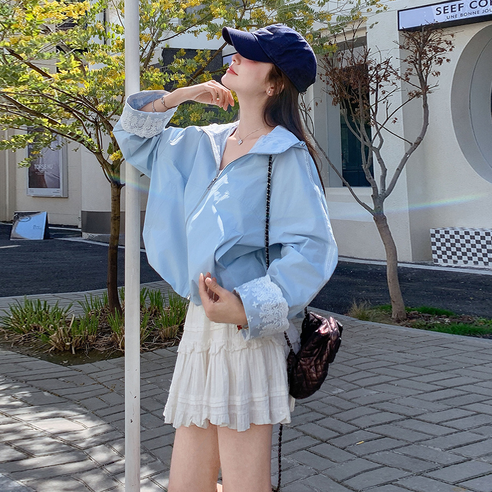 官网女装夏易菲实拍蓝色蕾丝拼接连帽冲锋衣外套2025秋款甜酷个性