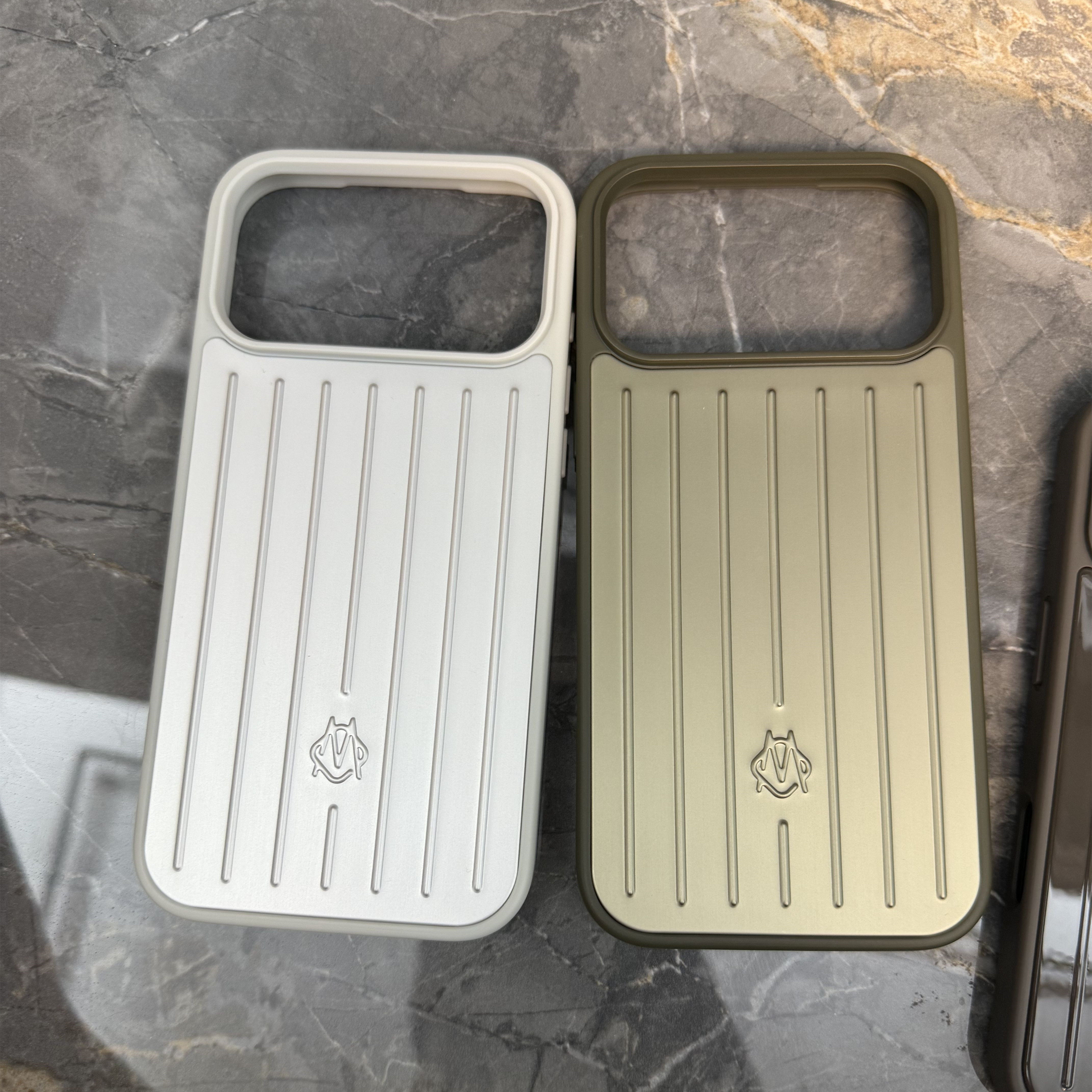 日默瓦行李条纹铝合金适用苹果iPhone17ProMax手机壳时