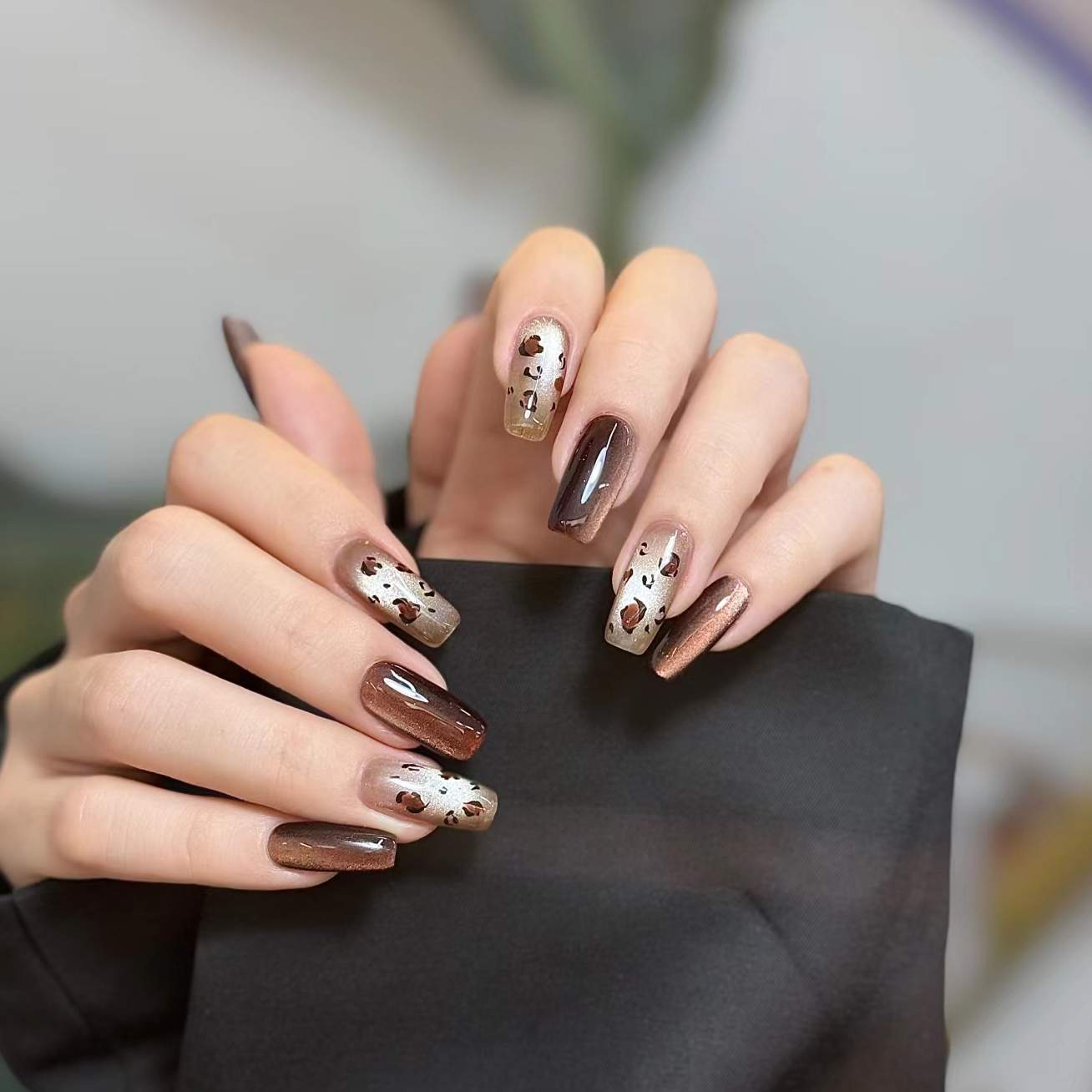 秋冬手工定制穿戴甲中长款深咖色猫眼豹纹假指甲显白高级成品甲片