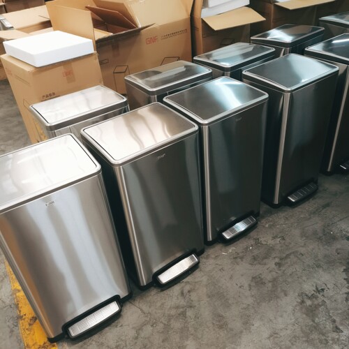 南方开盖长桶型50L30L脚踩垃圾桶