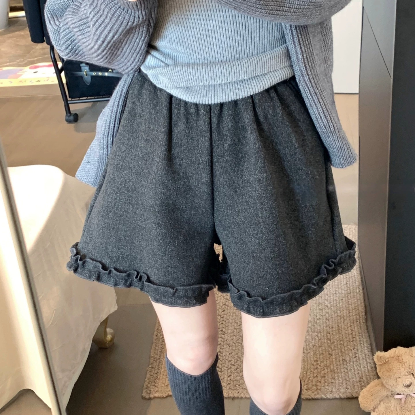 法式木耳花边毛呢短裤女2026秋冬季新款高腰显瘦外穿阔腿休闲裤子