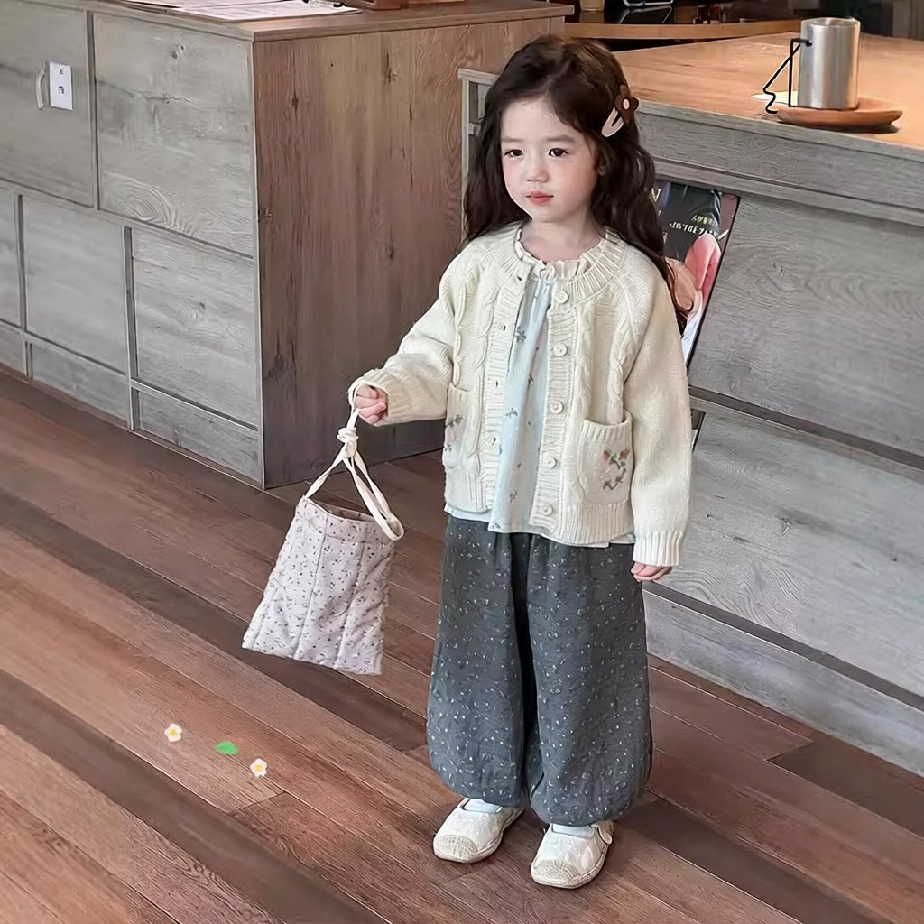 秋装韩版洋气中小女童麻花毛衣开衫 碎花休闲裤子百搭柔软