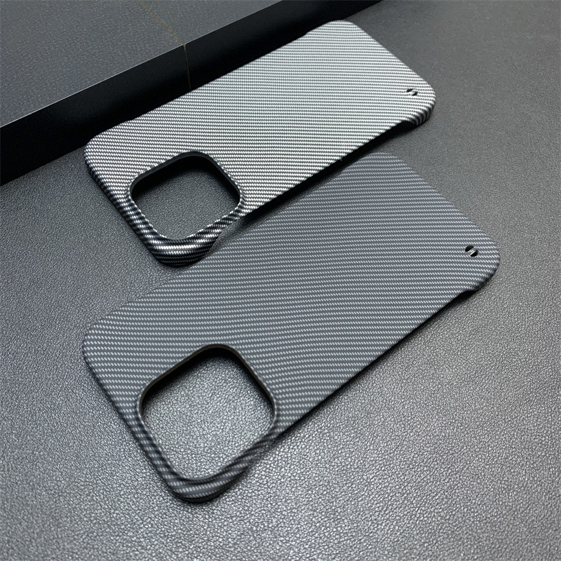 超薄肤感碳纤维纹无边框纹理适用于iPhone16promax防指纹半包散热壳苹果15promax高级感14/13水贴工艺时尚12