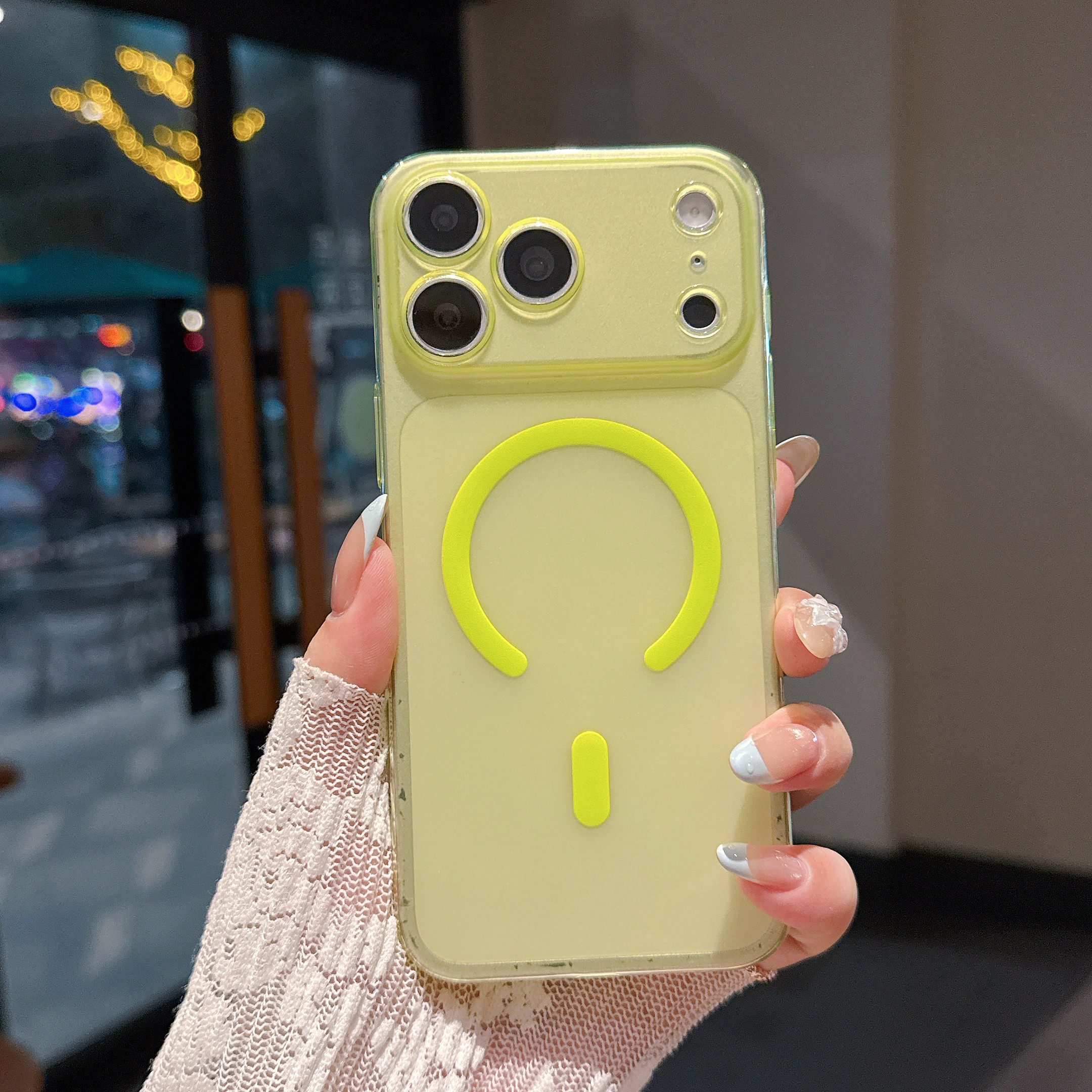 新款冰雾磨砂磁吸适用于iPhone17promax手机壳超薄肤感苹果16promax磁吸全包精孔15/14pro一体相机按键13/12