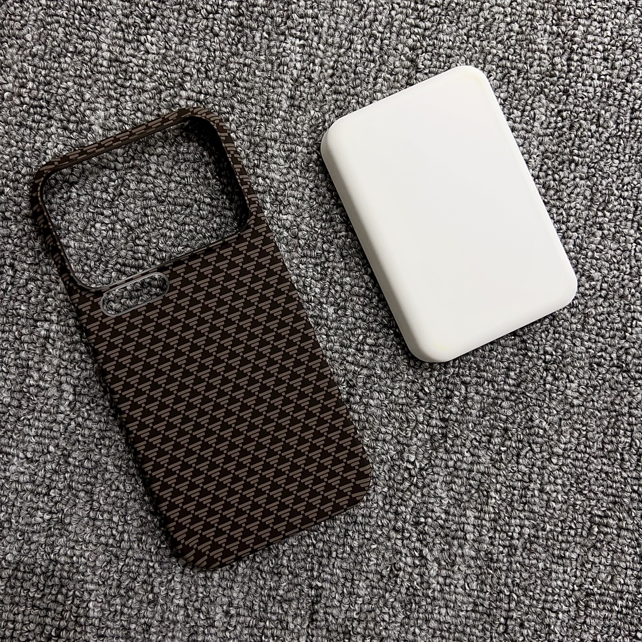 新款半包碳纤维纹适用于小米17promax手机壳半包磁吸小米17Pro高级感轻薄散热小米15情侣纹理感Xiaomi15Pro