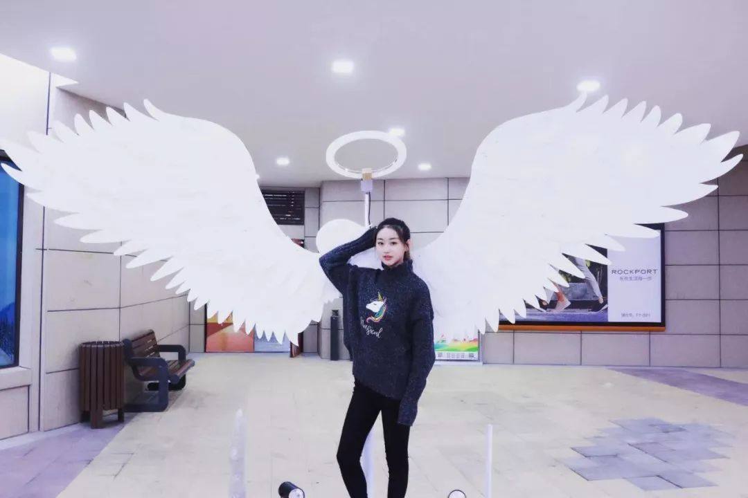 网红翅膀发光抖音打卡拍照道具商场活动橱窗背景装饰大号婚庆展示