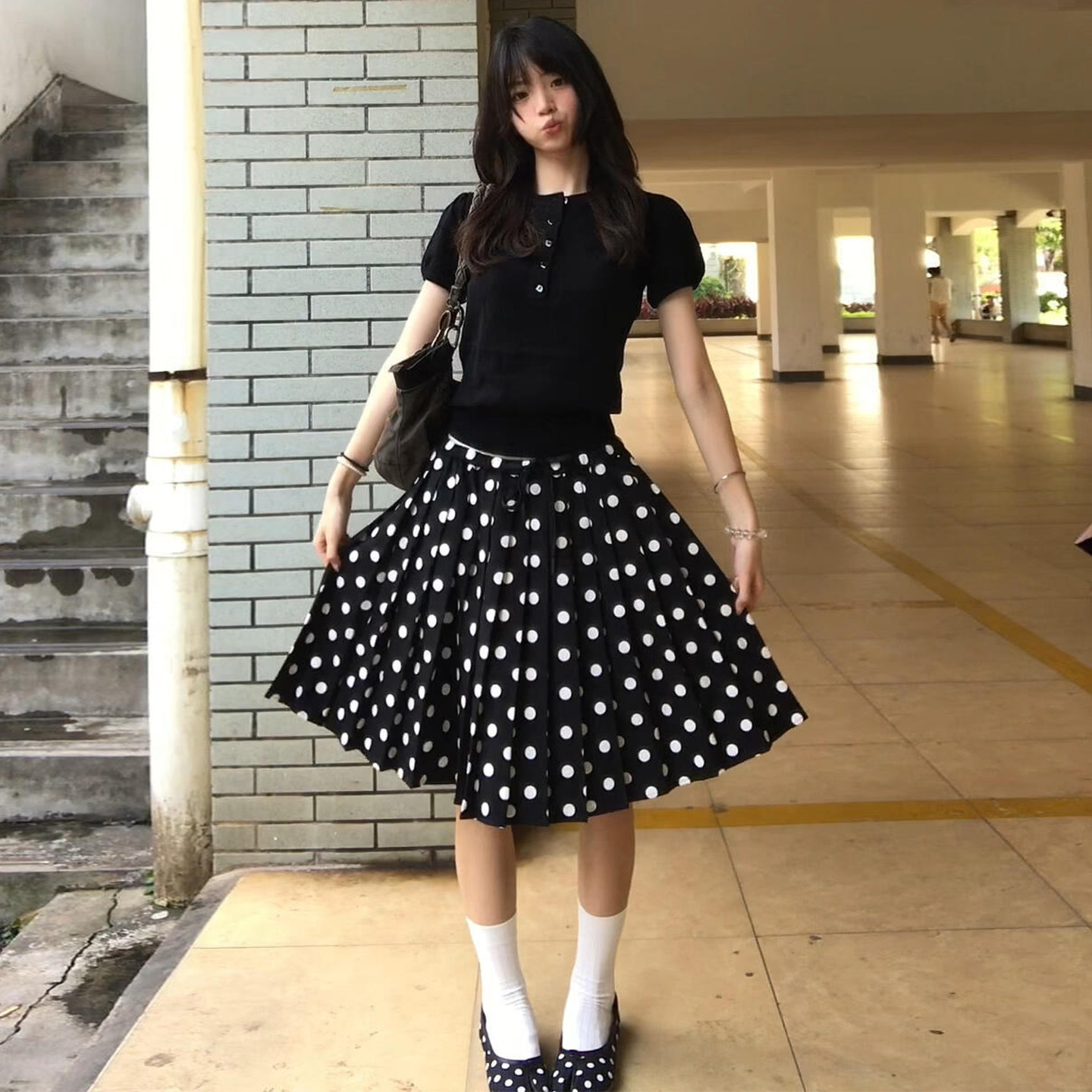 韩系巨好看穿搭一整套2026新款黑色短袖t恤 女夏季波点半身裙套装