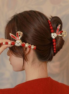 气质红色兔子珍珠抓夹高级感中国风发夹女后脑勺鲨鱼夹子头饰