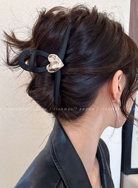 未来感爱心磨砂黑色发夹女后脑勺ins冷淡风鲨鱼夹高级感盘发抓夹