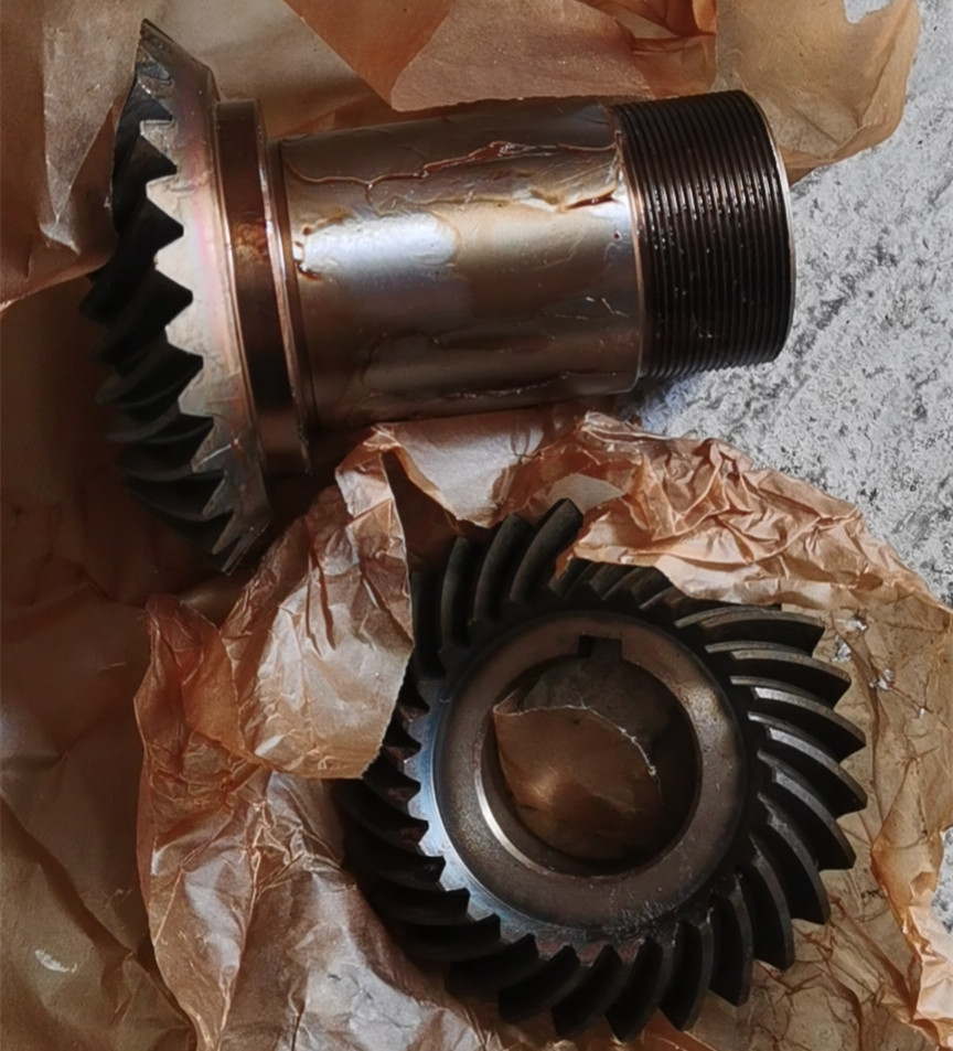 重庆YKA4232A剃齿机配件螺旋伞2齿轮Z28/8 厚度118/40机床配件