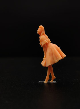 SuperGe1/64白模人偶捂裙子女孩开心微笑素模直接上色T724