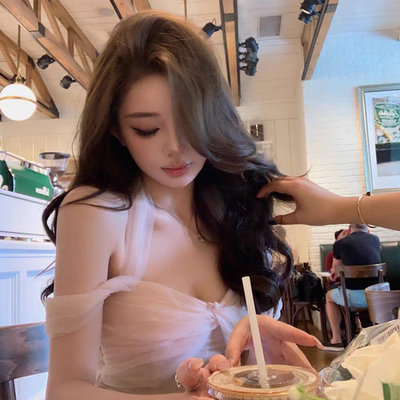 薄雾粉花辣妹蝴蝶结挂脖吊带背心