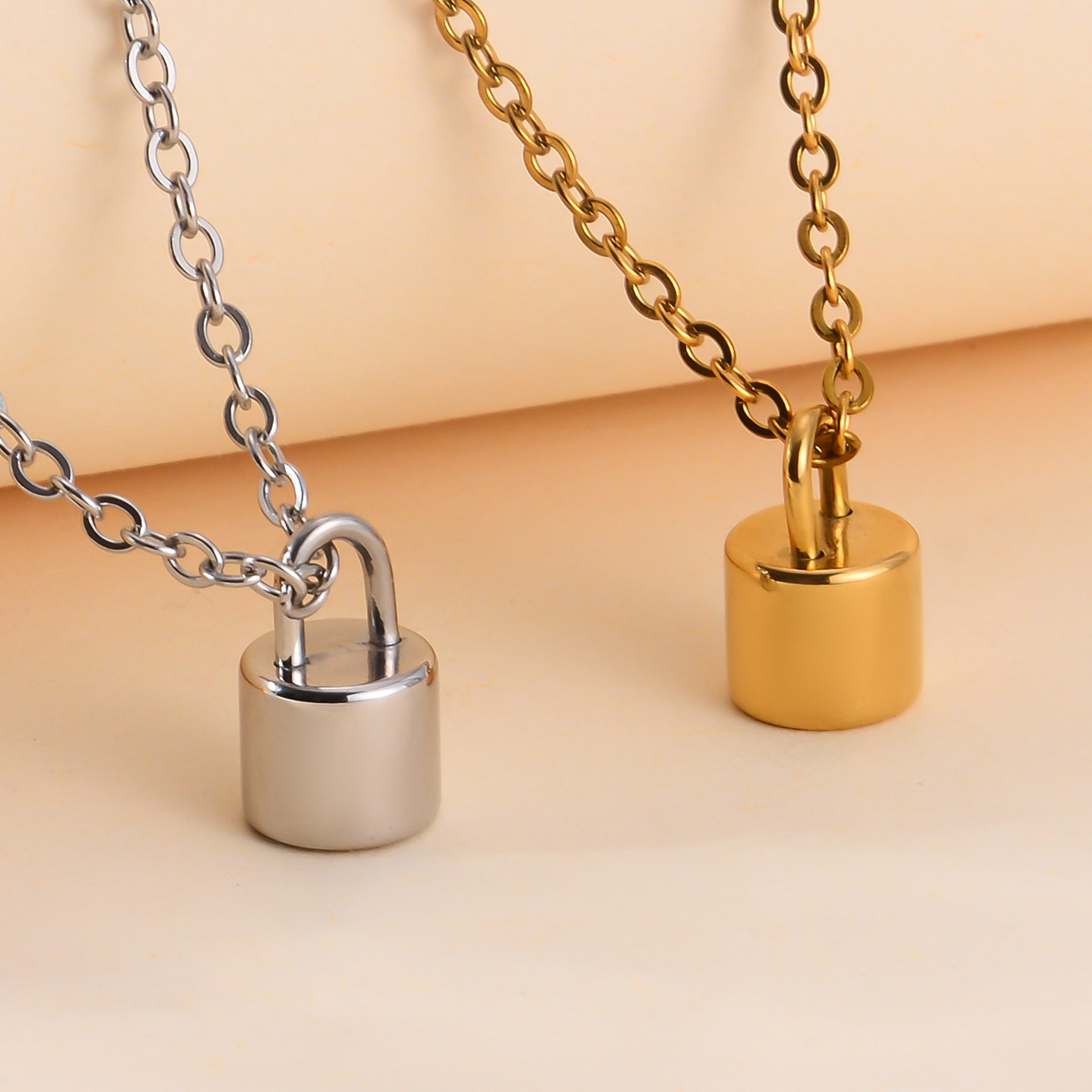 可打开爱心形吊坠钛钢五角星项链