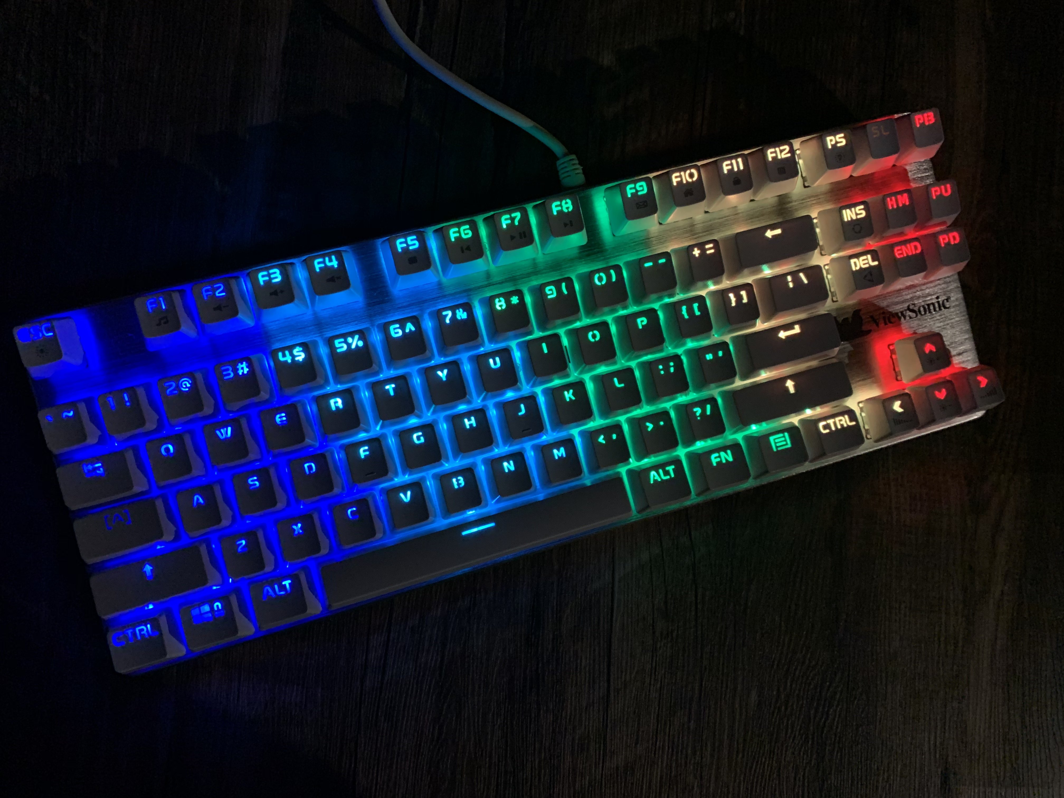 全新库存圣斗士87键rgb合金机械键盘全键无冲宏编程青轴黑轴包邮