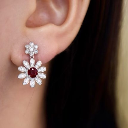 18K金钻石镶嵌 天然无烧红宝石耳钉 主石1.02克拉 自带高贵气息