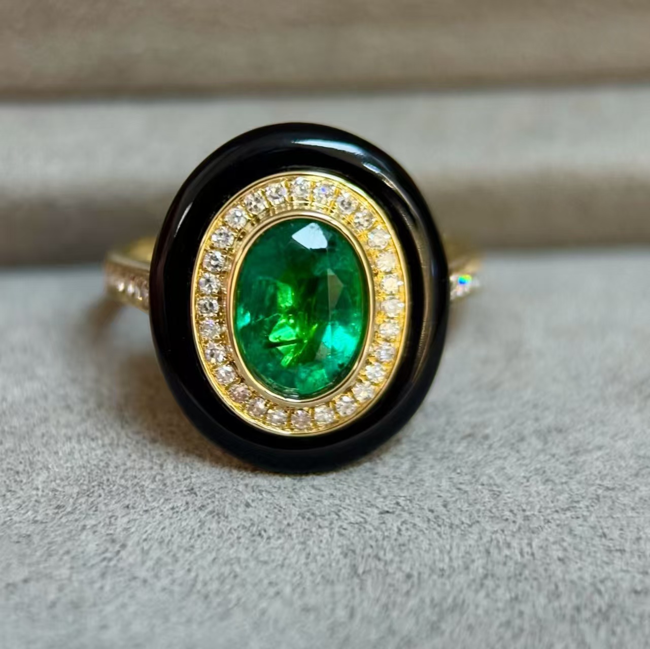 18K金钻石镶嵌 洋气天花板祖母绿黑玛瑙戒指 主石1.48克拉