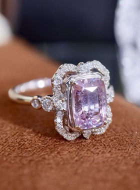 18K金钻石镶嵌 天然无烧蓝宝石戒指 主石2.09克拉 优雅时尚感十足