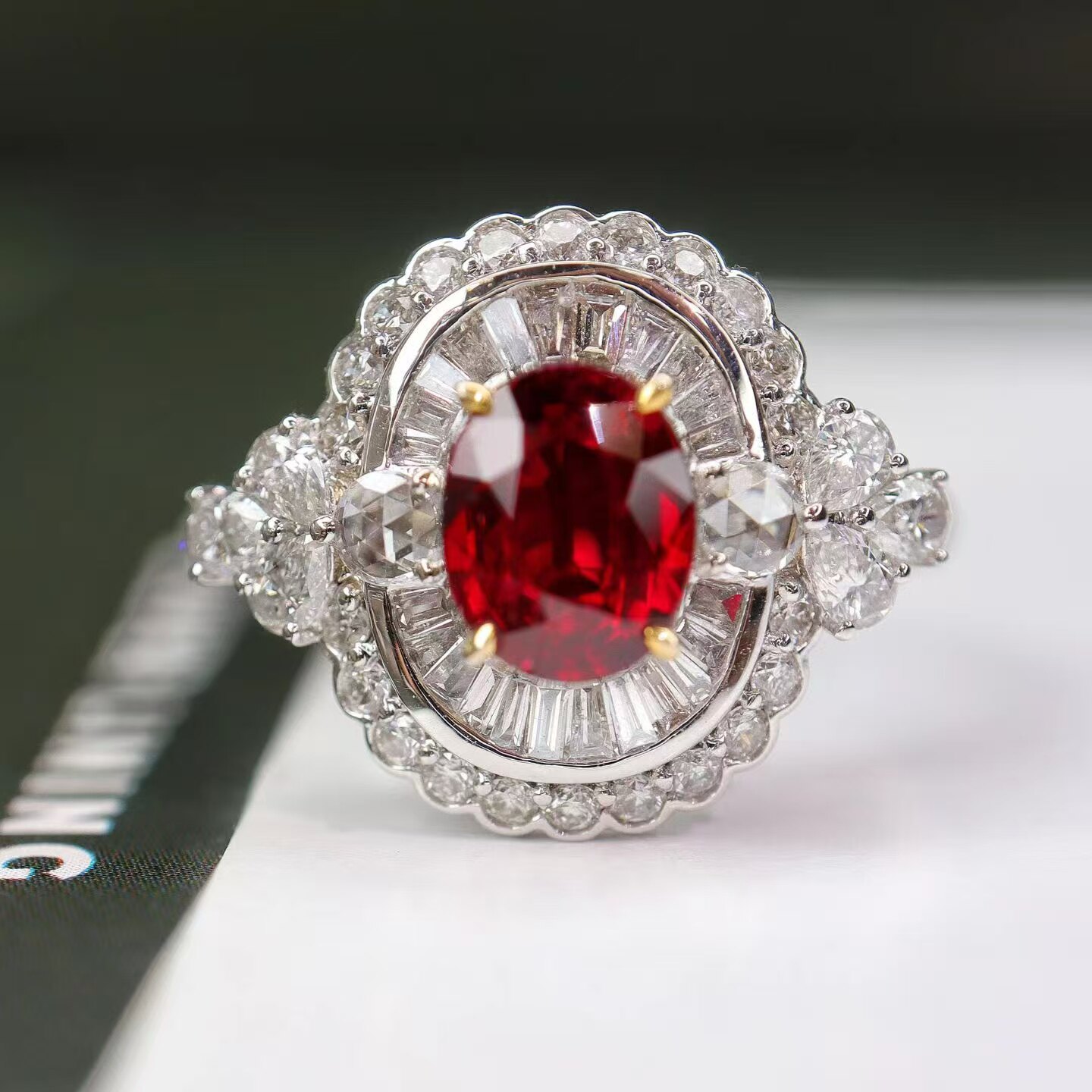 18K金钻石镶嵌 天然精品无烧鸽血红宝戒指 主石1.03ct 火彩漂亮