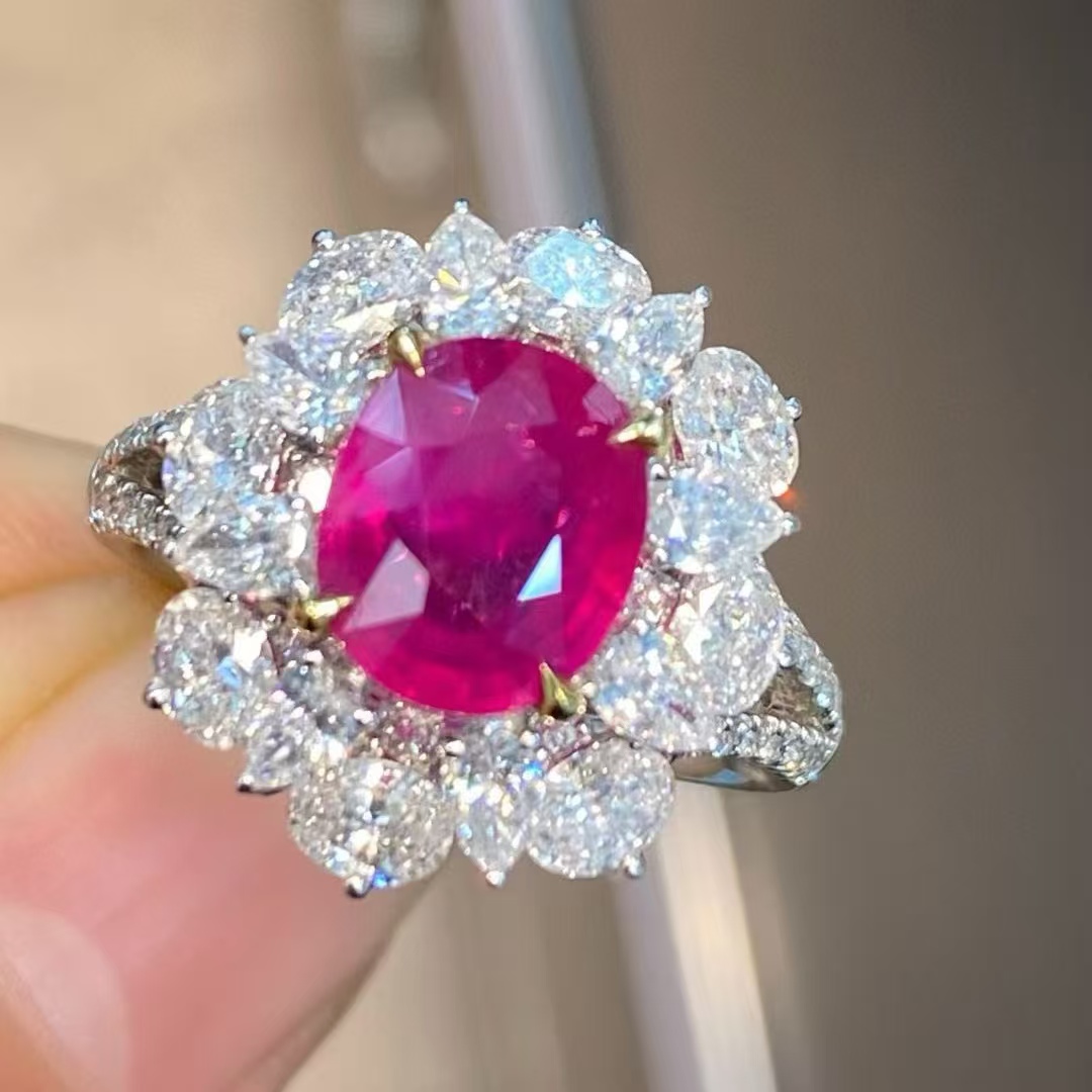 18K金钻石镶嵌 无烧红宝石戒指 主石2.18克拉 缅甸抹谷 颜色鲜艳